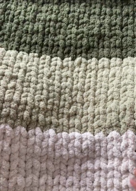 A model of Chunky Blanket Crochet pattern by Sab's Stuffies.