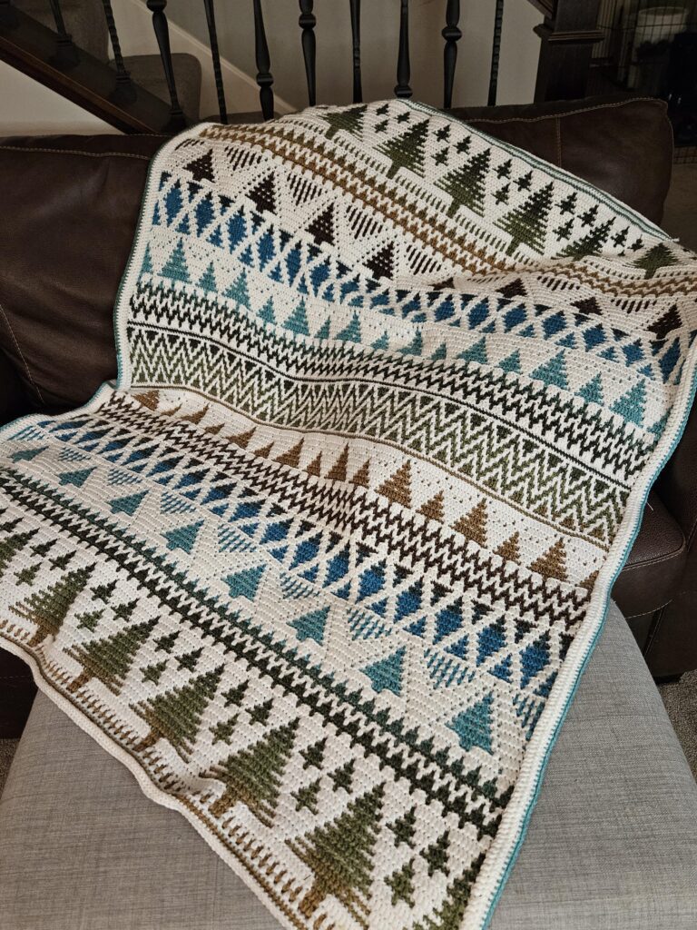 Mosaic crochet blanket with geometric pattern – bold colors