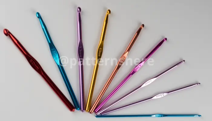 Crochet hooks in different sizes showing metric measurements, from 3.5mm to 10mm