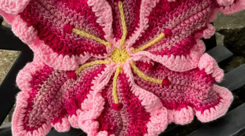 Lily Bag crochet pattern - a viral bag