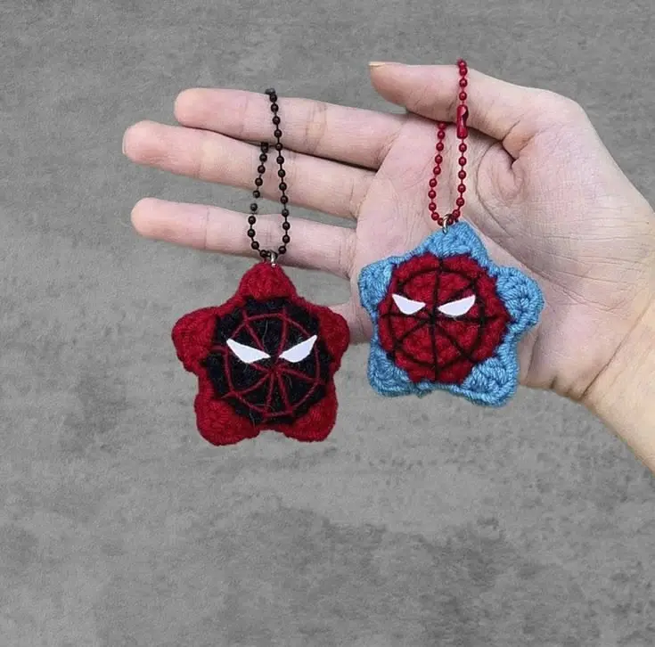 A Spider-man Star Keychain - free crochet pattern