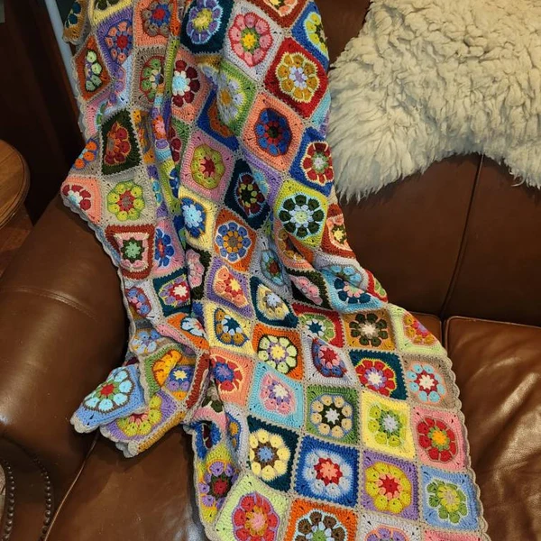 Crochet african flower granny square blanket pattern