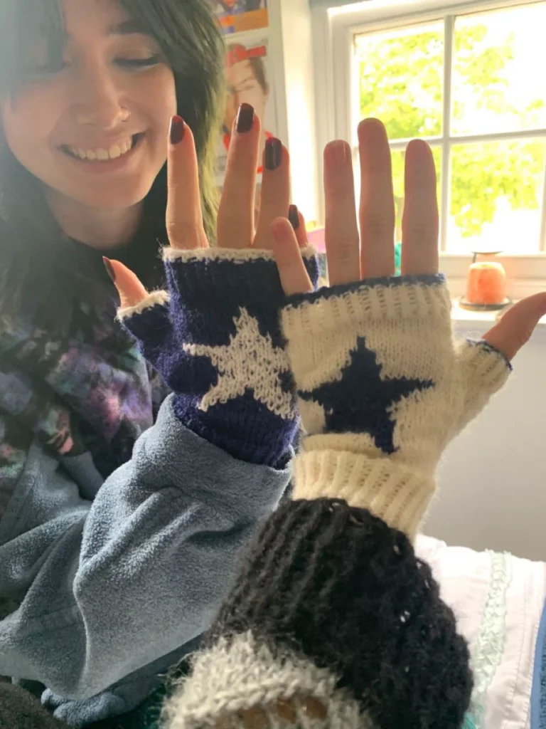 Crochet Hand Warmers Star Pattern Free - simple and easy tutorial.