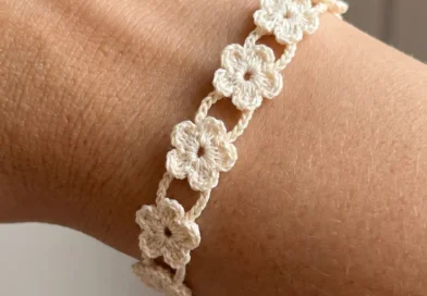 Easy flower crochet bracelet pattern for beginners