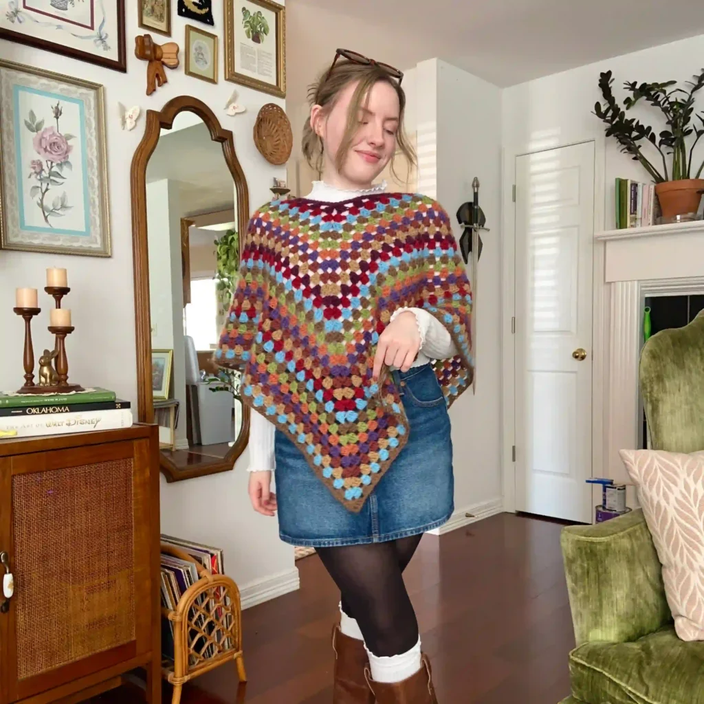 Pattern crochet poncho in a version of granny stripe