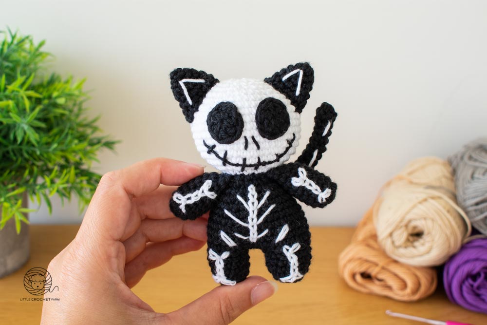 Cat Skelleton Amigurumi free pattern