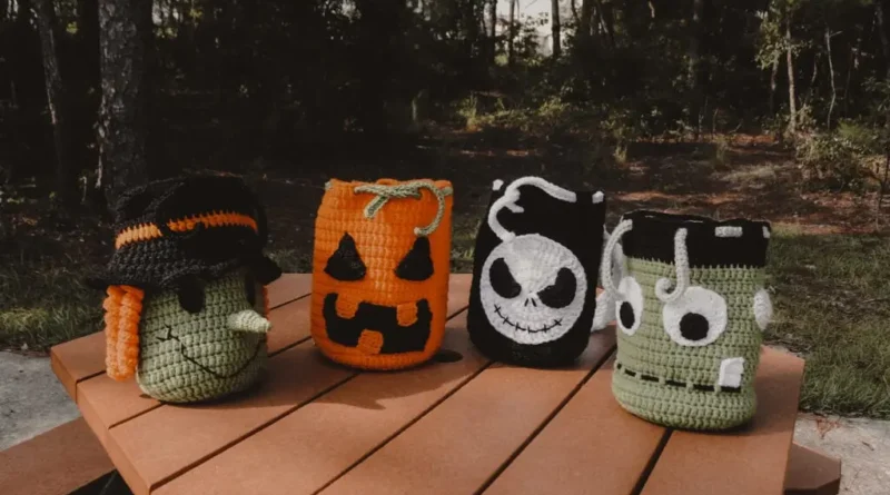 Free halloween crochet candy bag pattern