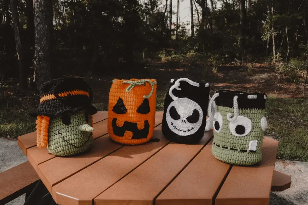 Free halloween crochet candy bag pattern