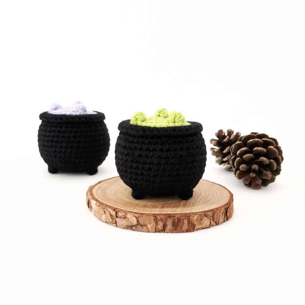 Free halloween crochet pattern cauldron amigurumi